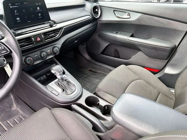 Used 2021 White Kia LXS image 22