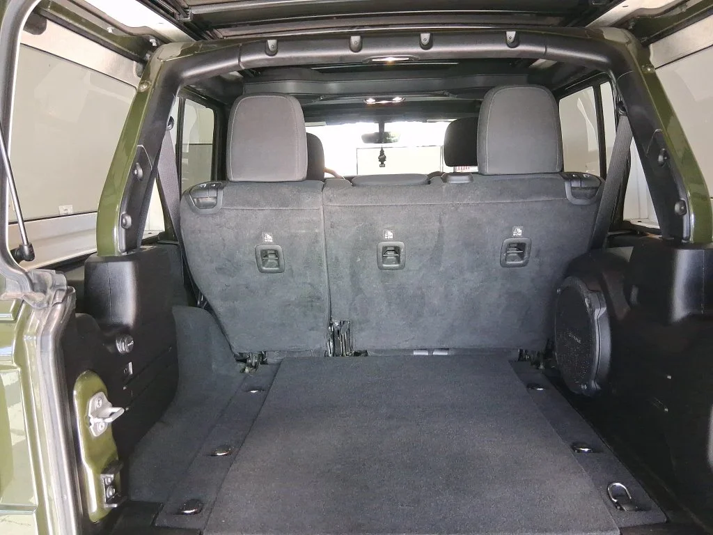 Used 2022 Green Jeep Unlimited Sahara image 27