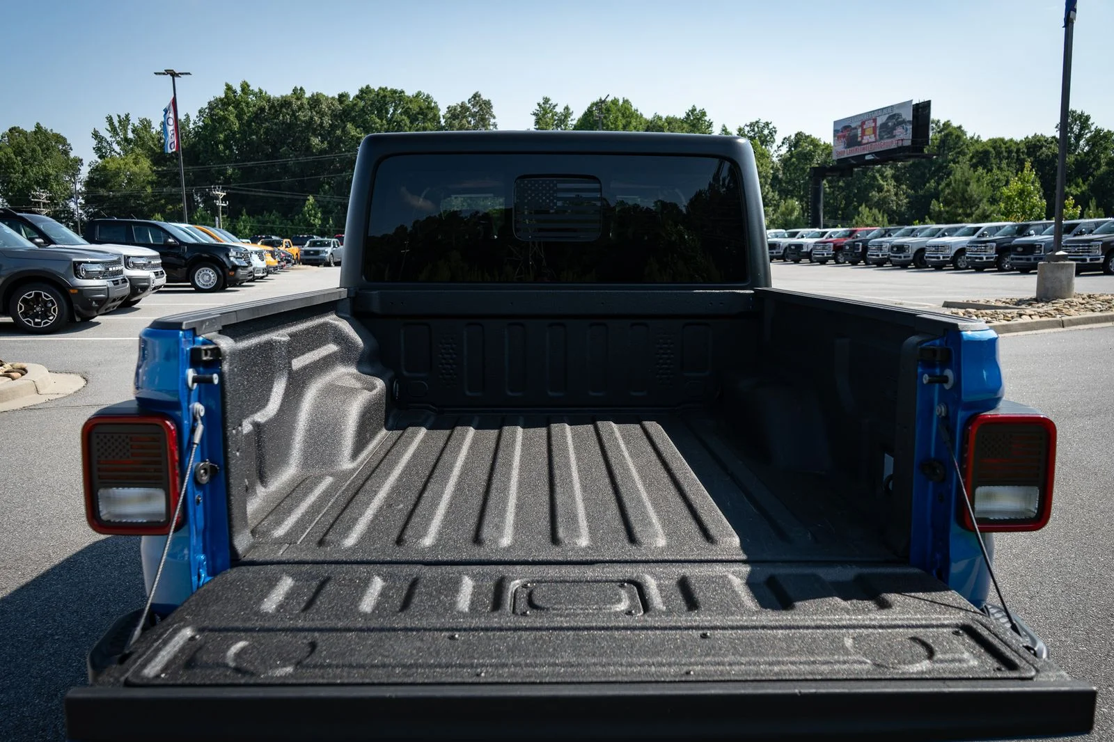 Used 2023 Blue Pearl Jeep Mojave image 9