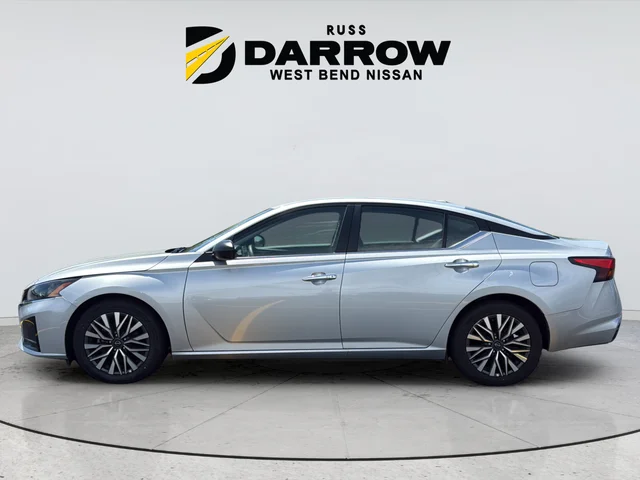 Used 2024 Silver Nissan 2.5 SV image 2