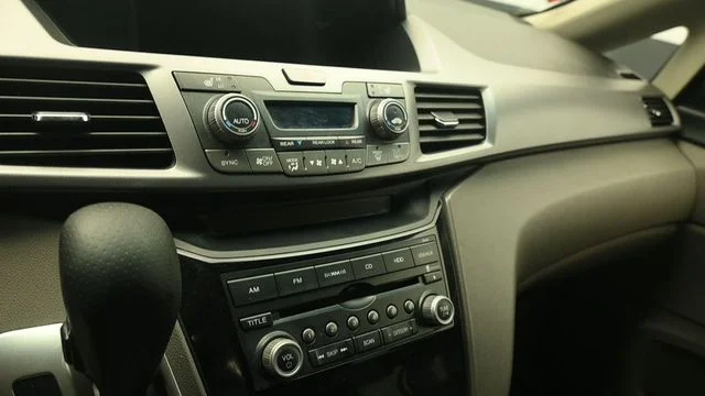Used 2012 Polished Metal Metallic Honda EX-L image 17