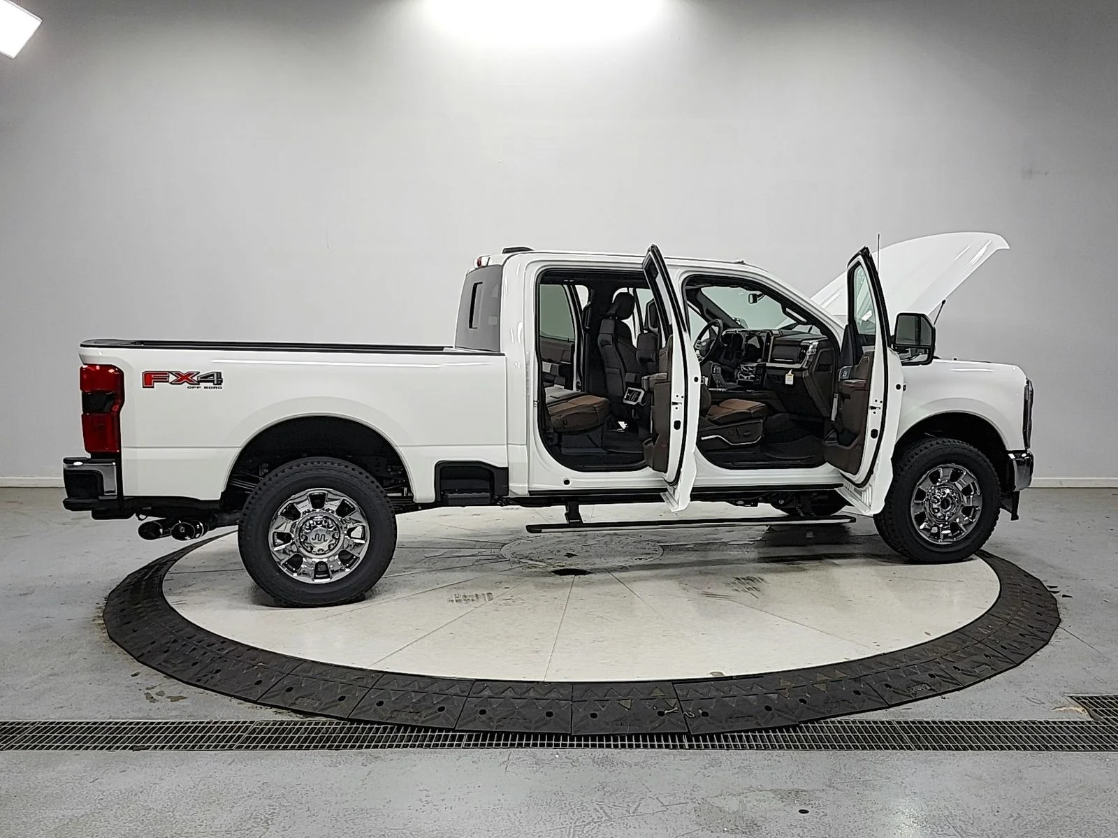 New 2026 Star White Metallic Tri-Coat Ford F-250® King Ranch® image 16