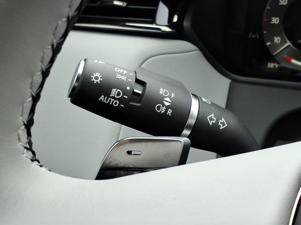 New 2026 Fuji White LAND ROVER Dynamic SE image 14