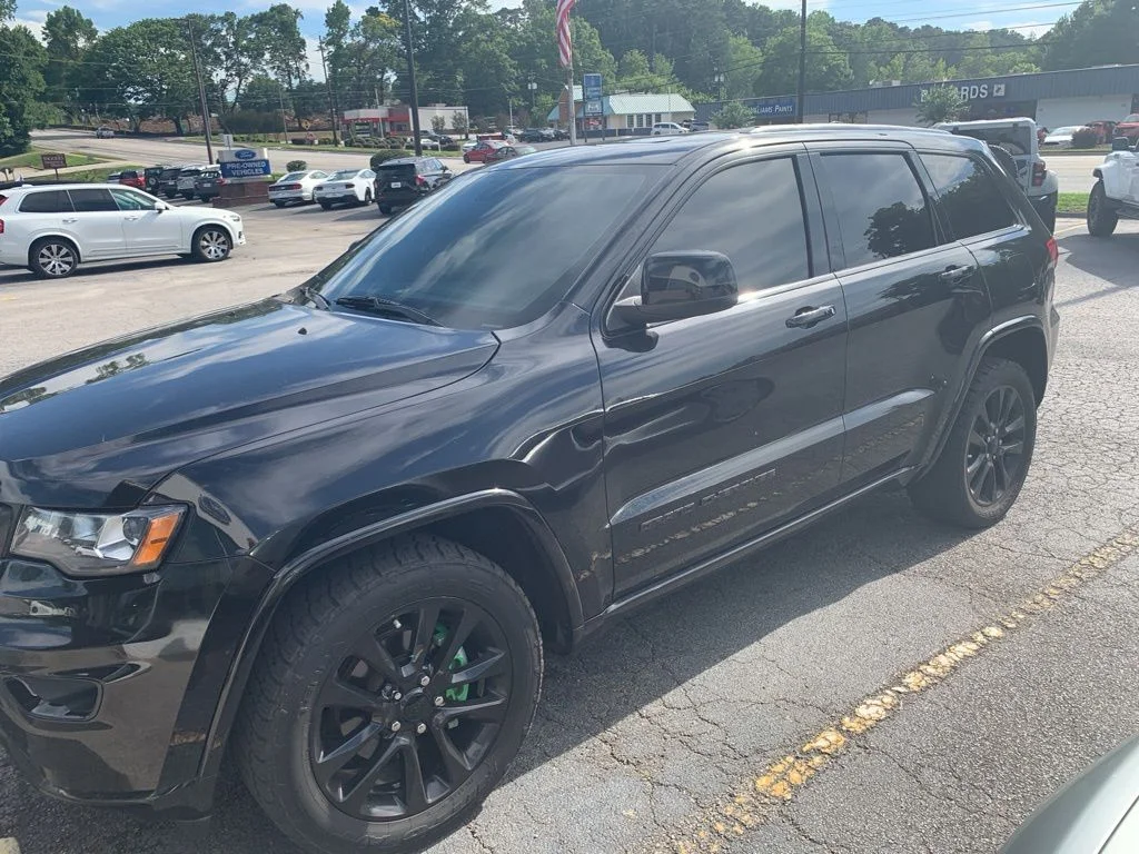 Used 2019 Black Jeep Altitude image 2