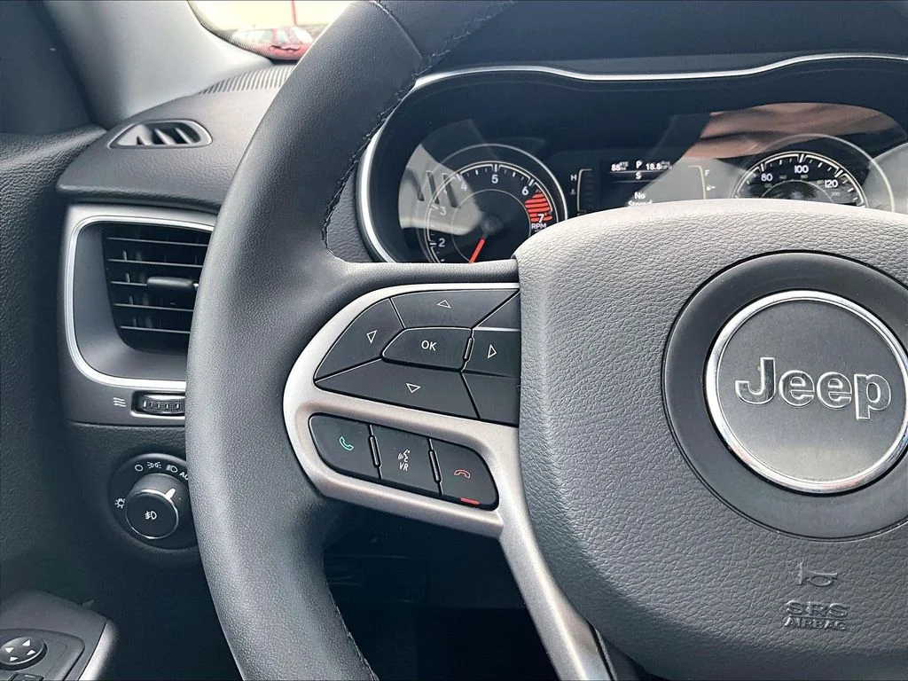 Used 2021 Silver Jeep Latitude Plus image 19