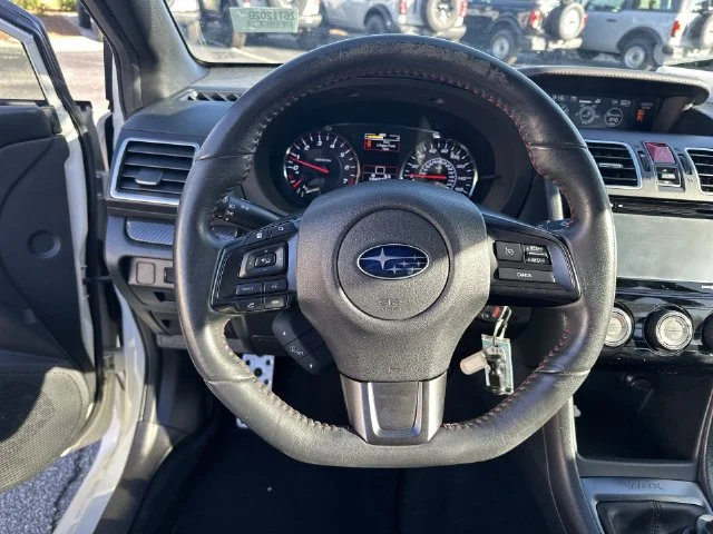 Used 2018 White Subaru  image 15