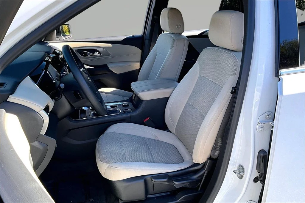 Used 2022 White Chevrolet LS image 24