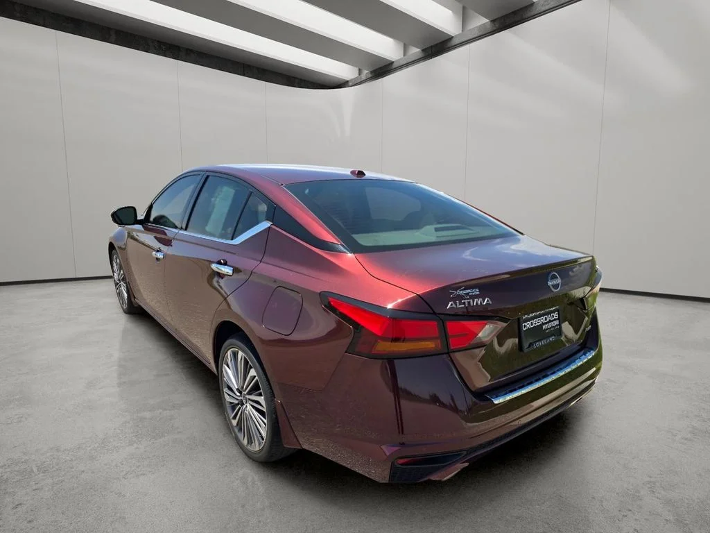 Used 2023 Garnet Pearl Metallic Nissan 2.5 SL image 3