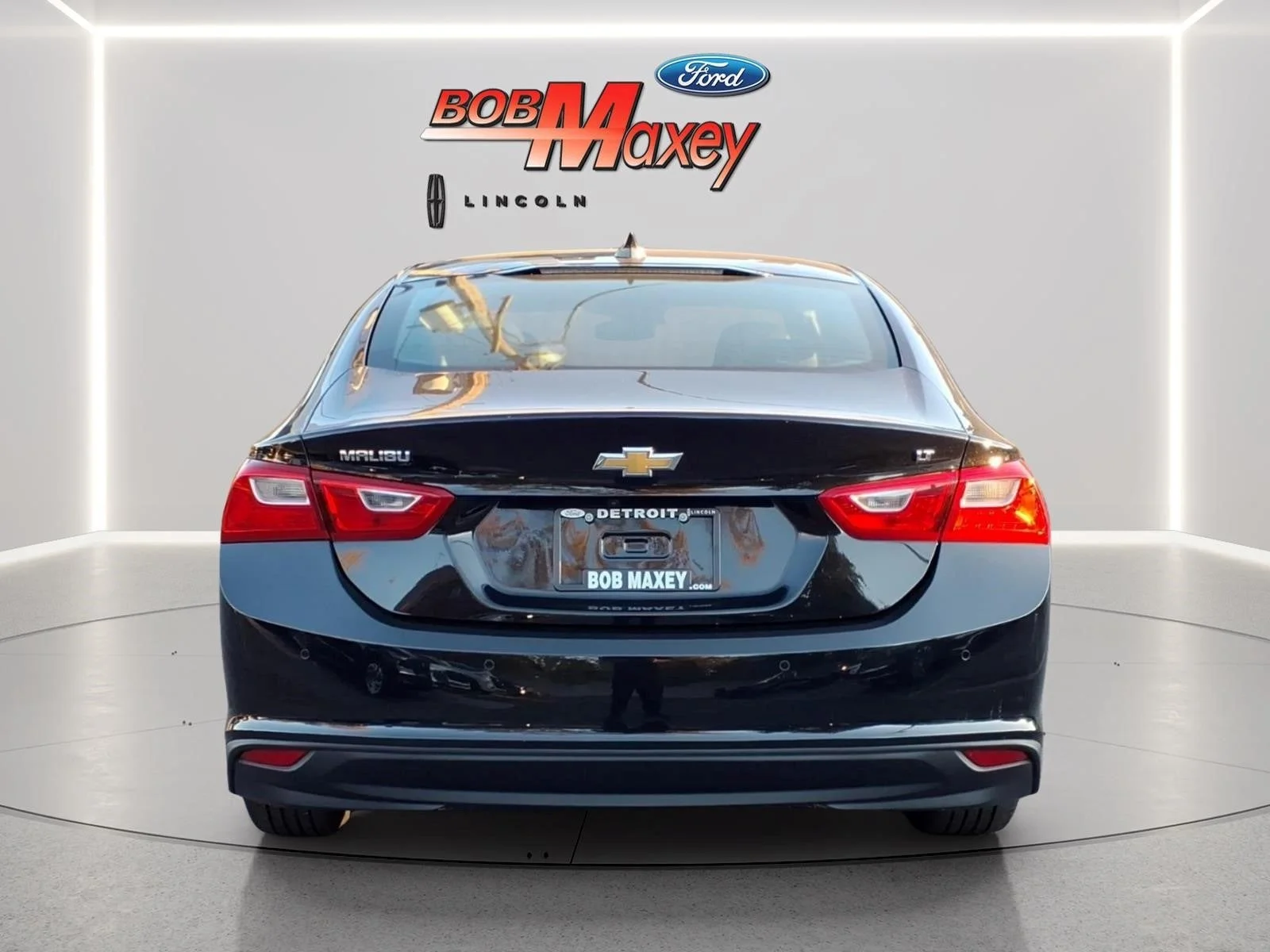 Used 2025 Mosaic Black Metallic Chevrolet LT 1LT image 5