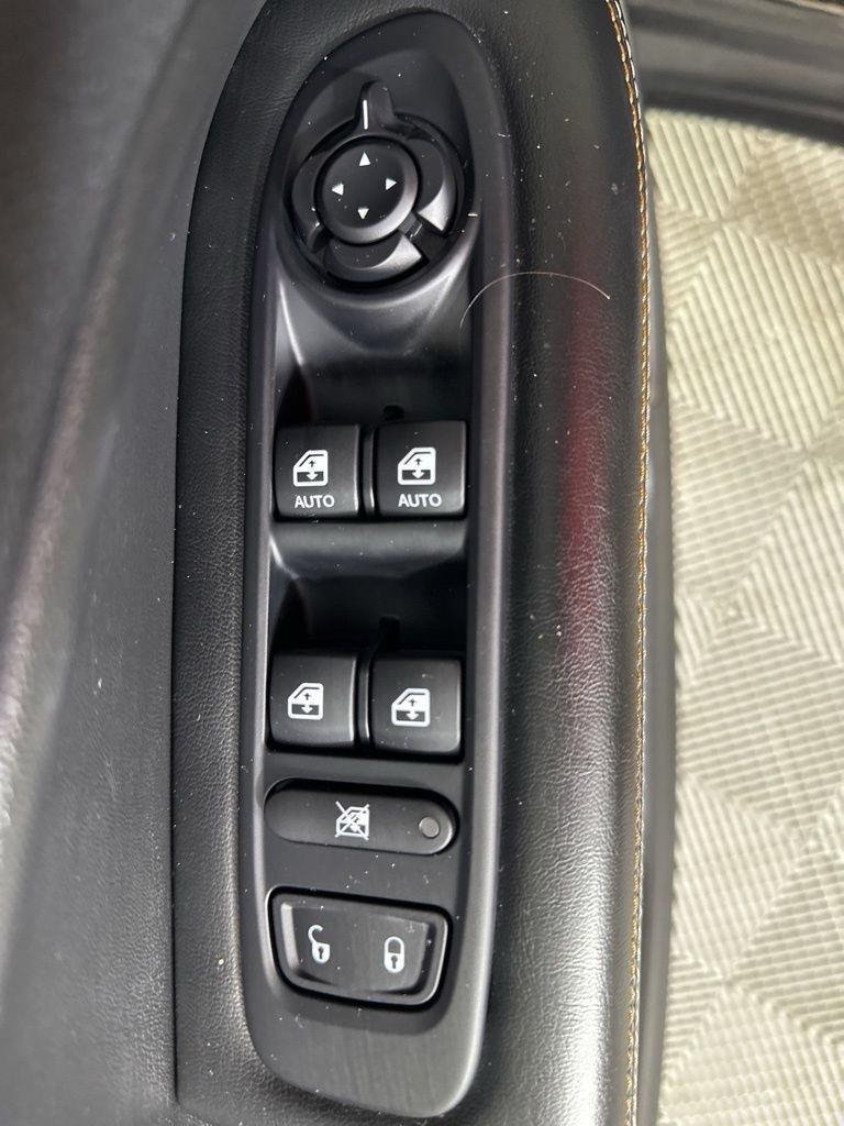 Used 2019  Jeep  image 13