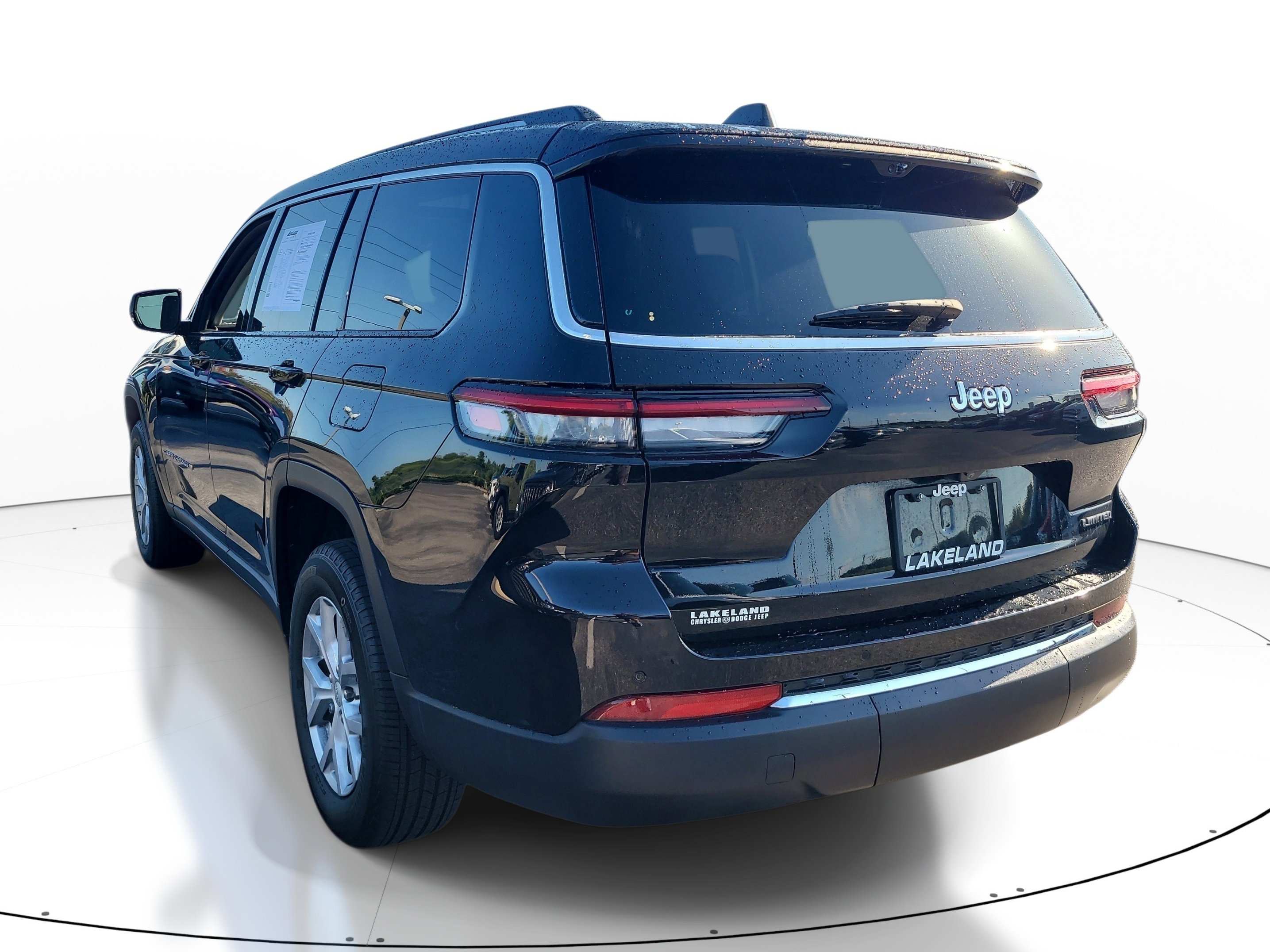 Used 2023 Diamond Black Crystal Pearlcoat Jeep Limited image 6