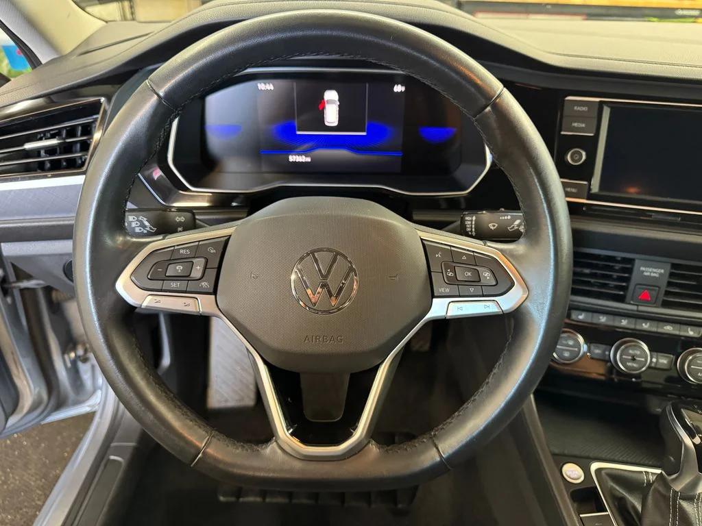 Used 2024 Silver Volkswagen 1.5T SE image 18