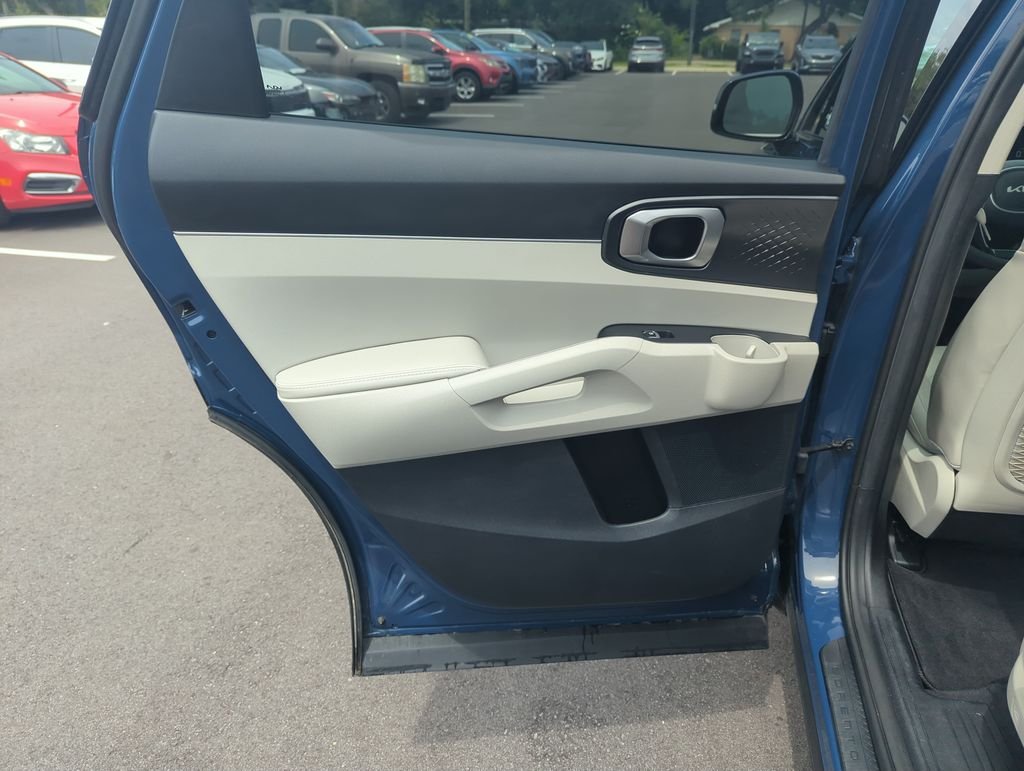 Used 2025 Black Kia S image 28