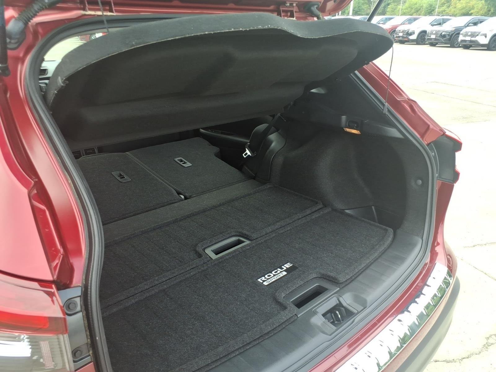 Used 2021 Scarlet Ember Tintcoat Nissan SV image 28
