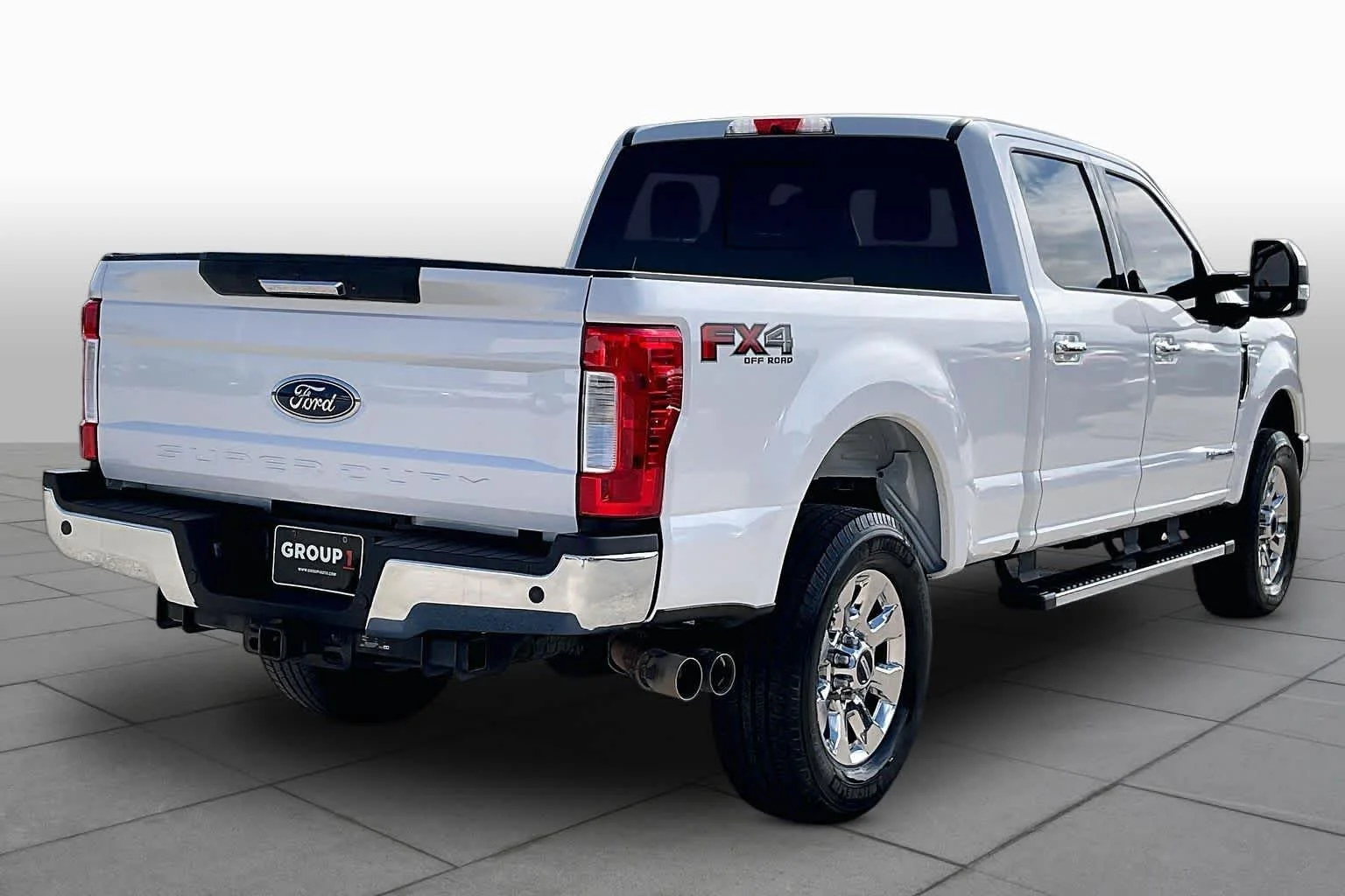 Used 2018 White Platinum Metallic Tri-Coat Ford LARIAT image 12