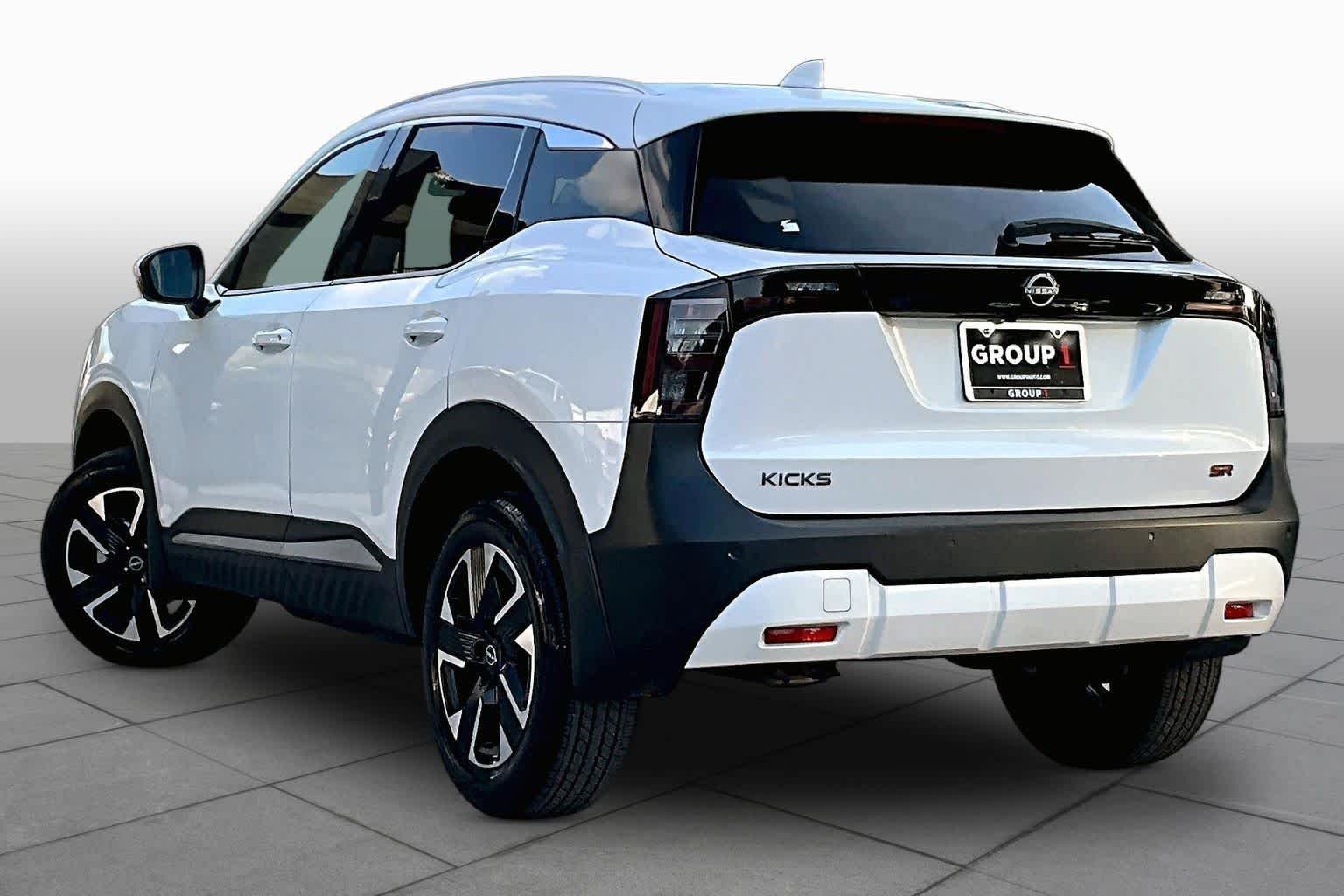 Certified Used 2025 Aspen White Tricoat Nissan SR image 12