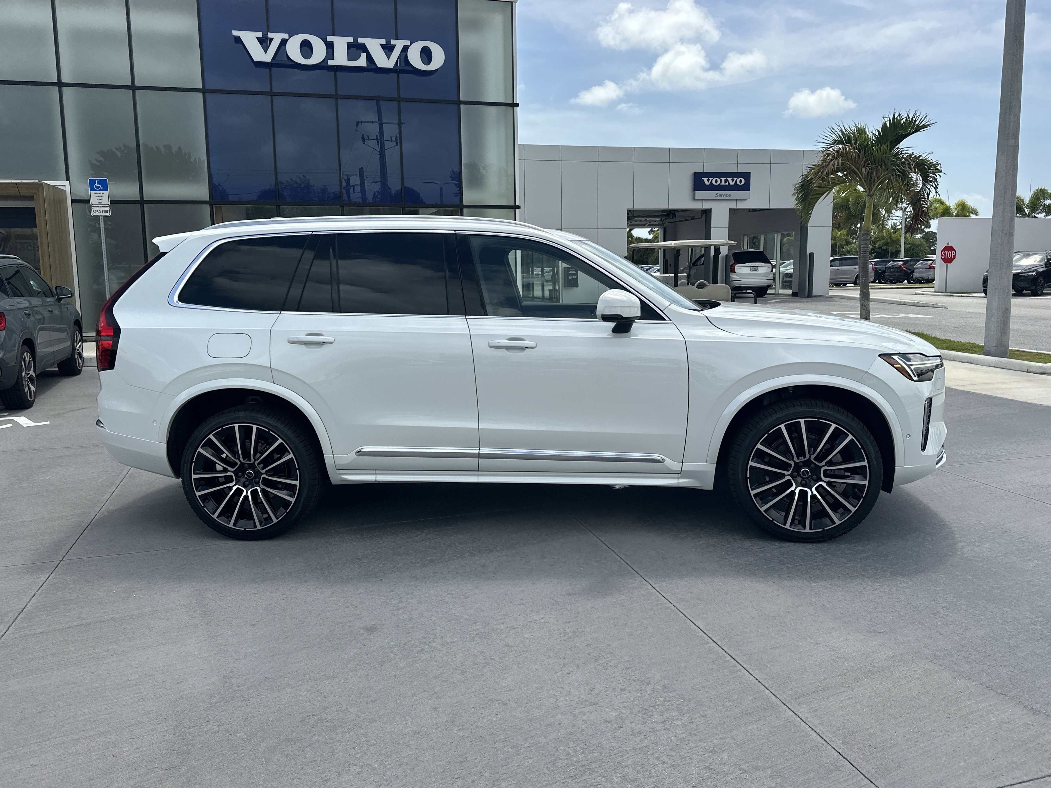 New 2026 Crystal White Volvo Plus image 5