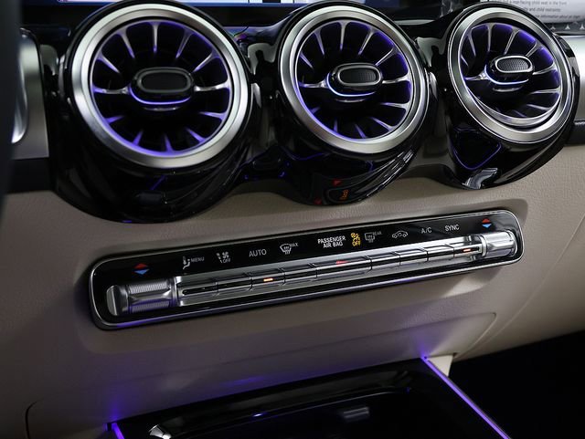 New 2026 Polar White Mercedes-Benz GLB 250 image 52