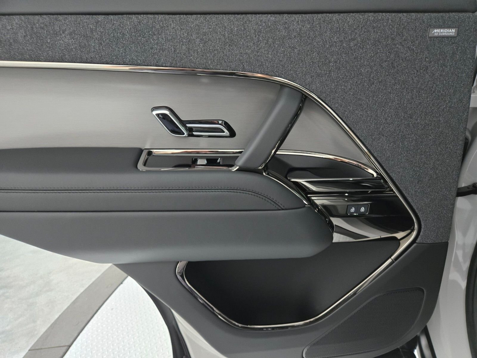 New 2026 Borasco Grey Land Rover Dynamic SE image 21