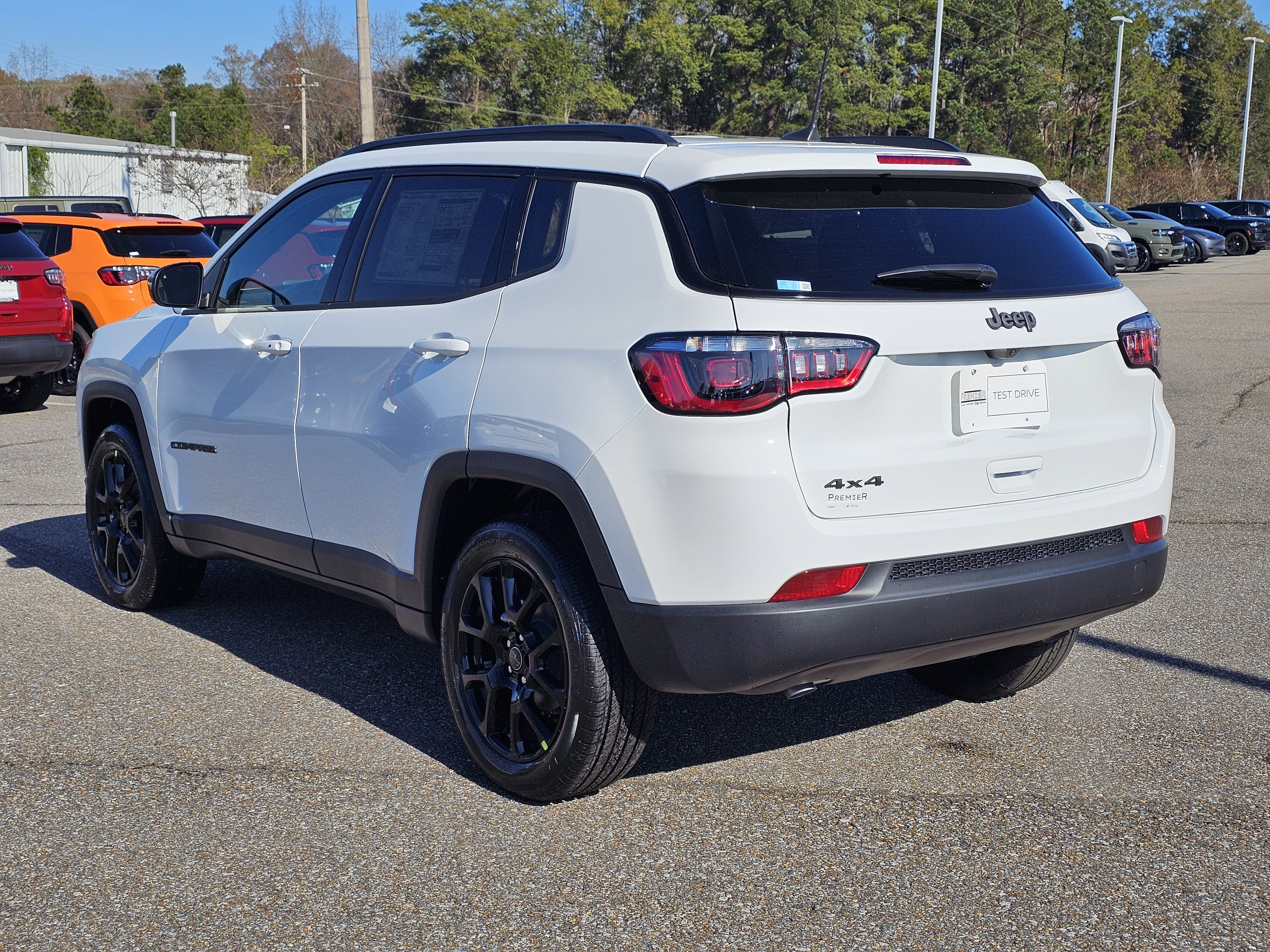 New 2026 Bright White Clearcoat Jeep Latitude Altitude image 12