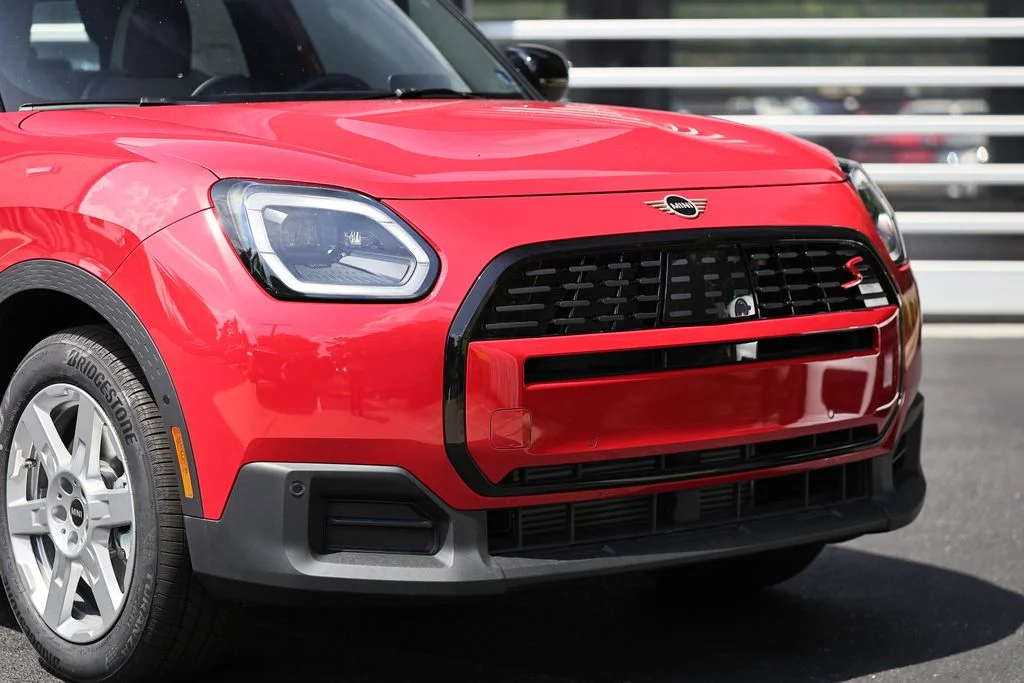 New 2027 Chili Red MINI Signature Plus image 2