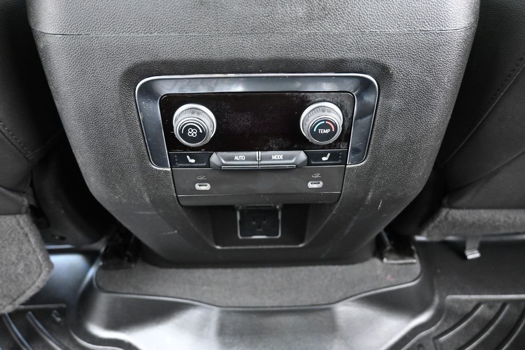 Used 2022 White Chevrolet Z71 image 10