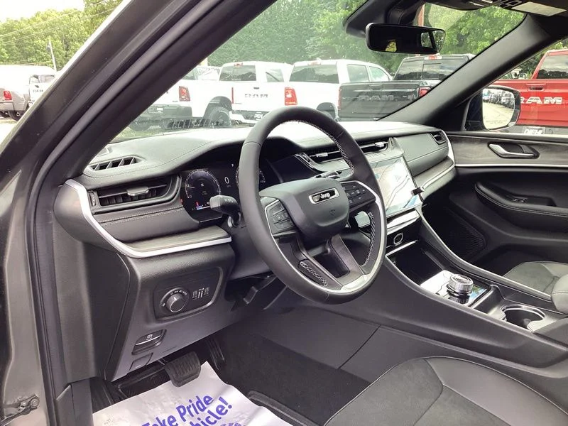 New 2026 Baltic Gray Metallic Clear-Coat Exterior Paint Jeep Laredo Altitude image 27