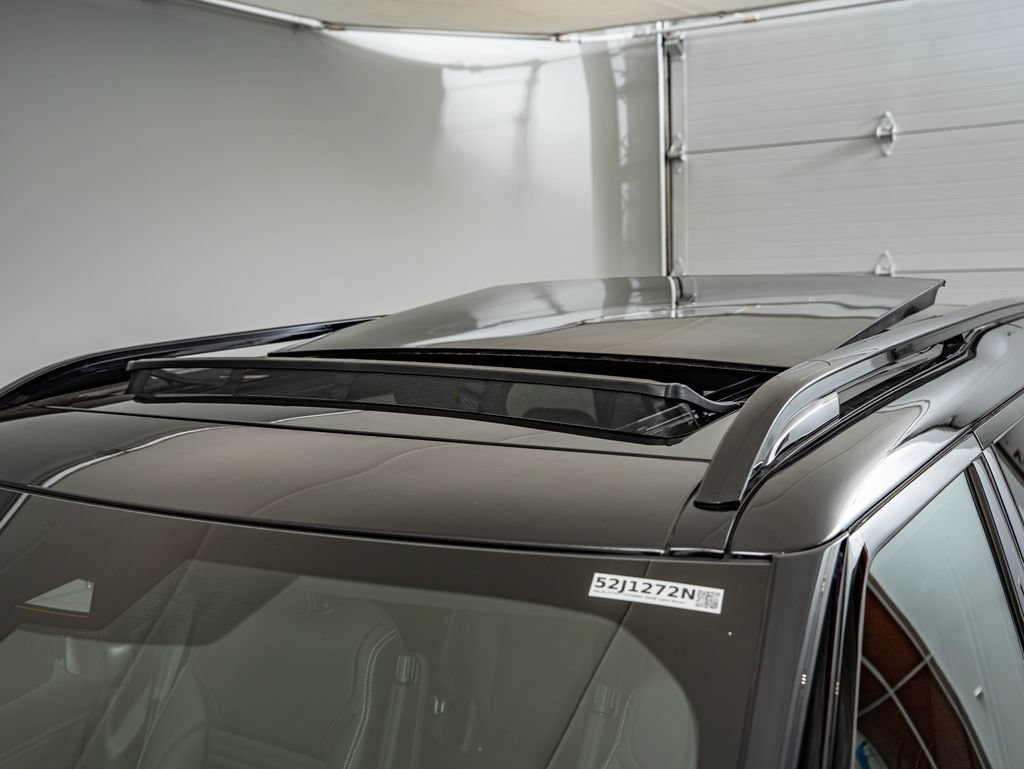 New 2026 Santorini Black Land Rover Dynamic SE image 17