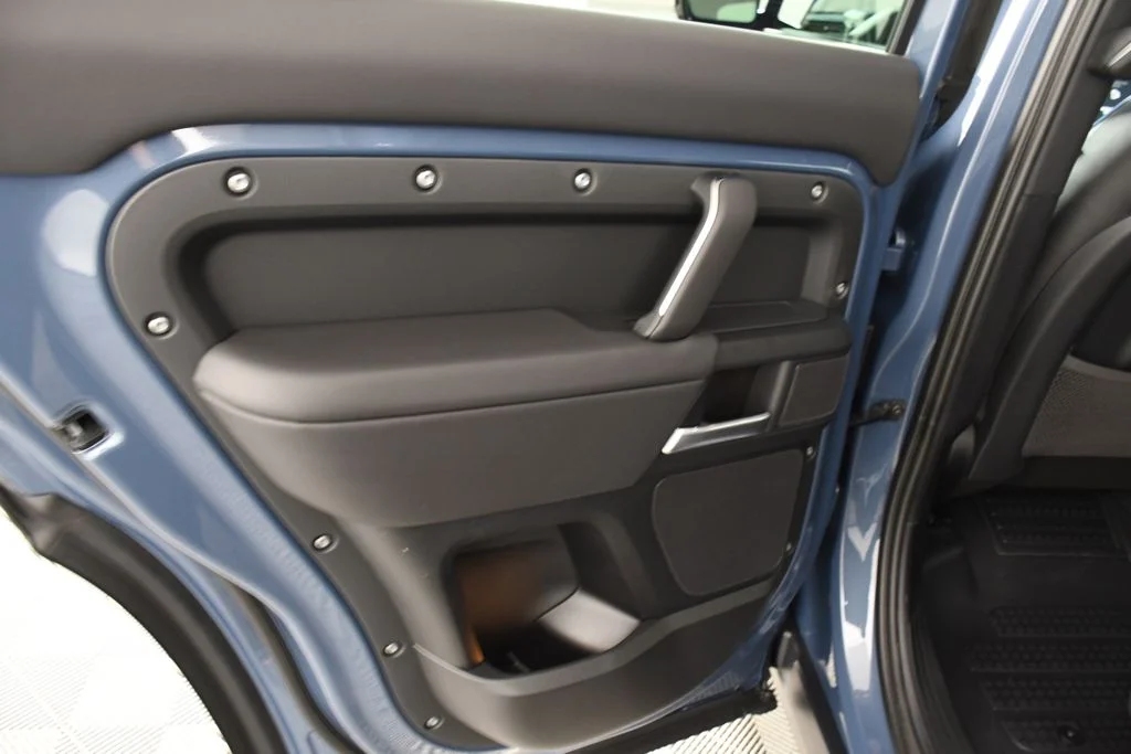 New 2026 Tasman Blue Land Rover S image 25
