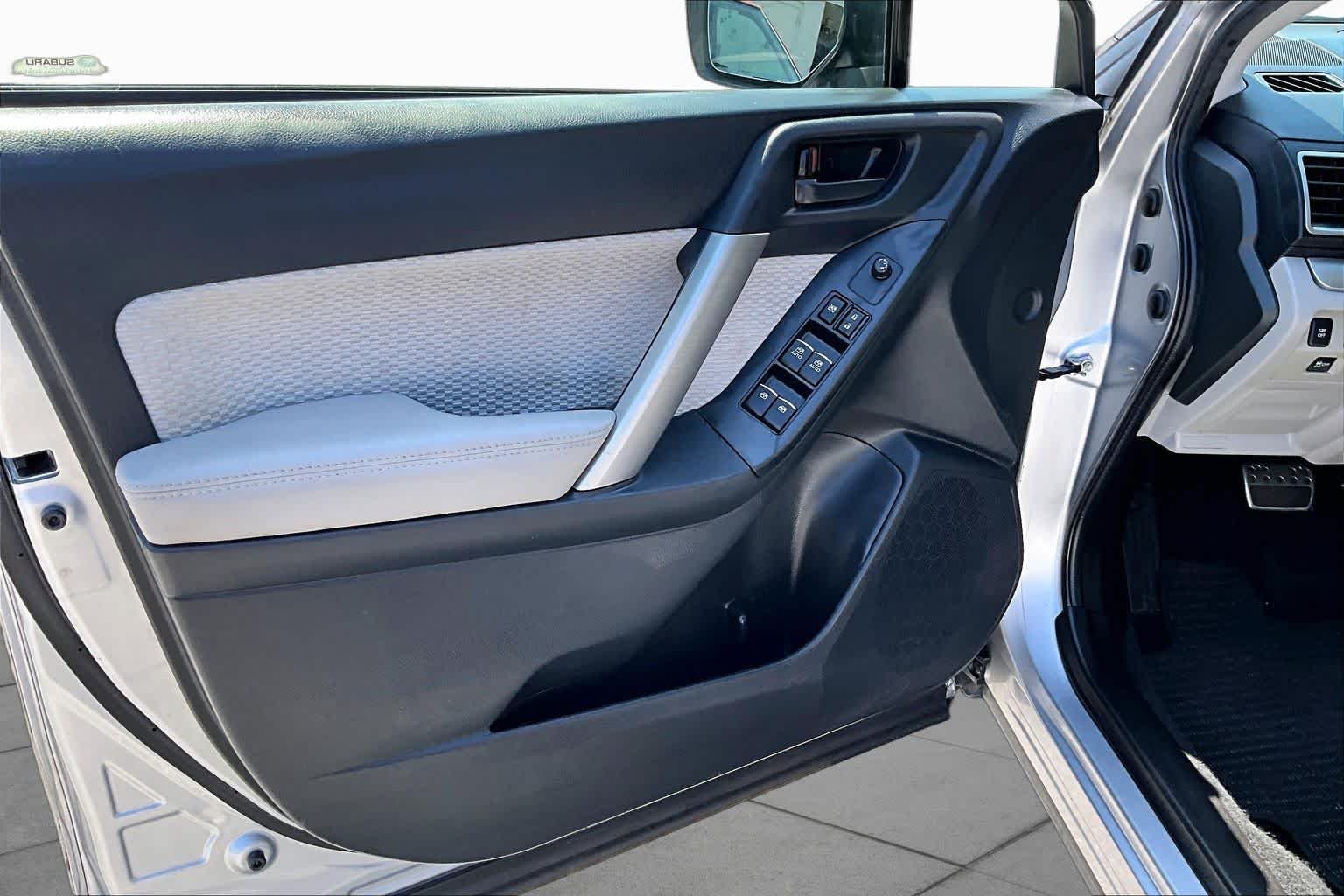 Used 2017 Ice Silver Metallic Subaru Premium image 19