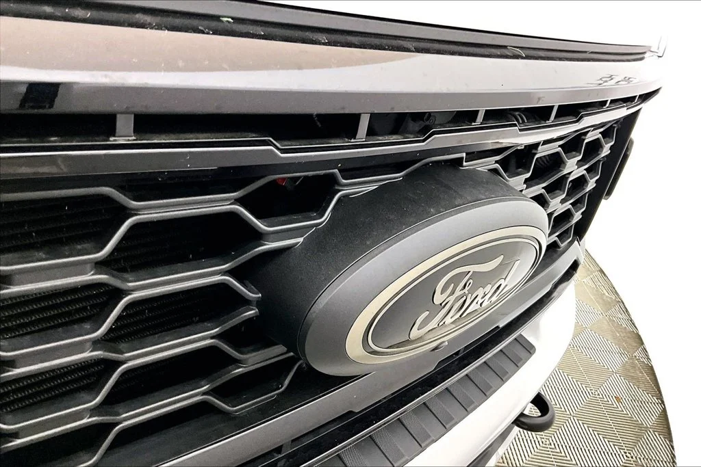 Certified Used 2026 Oxford White Ford Lariat image 23