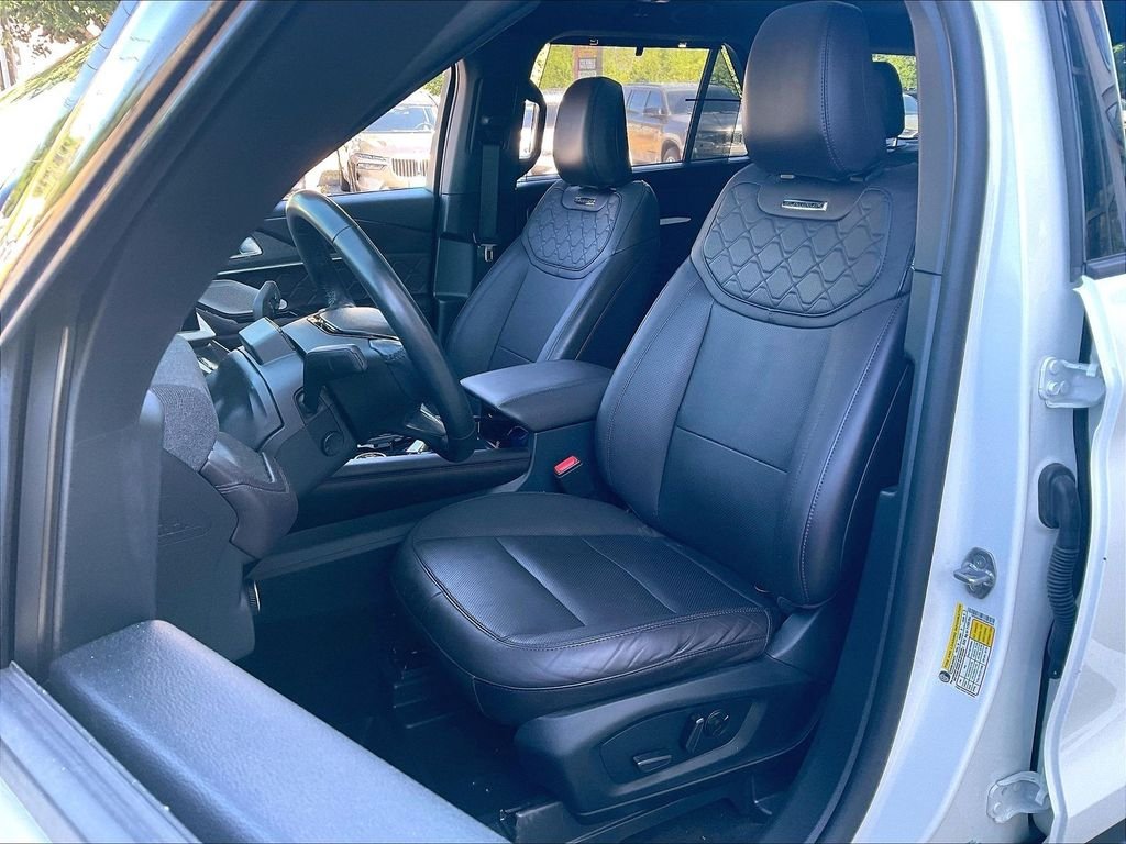 Used 2025 White Ford Platinum image 10
