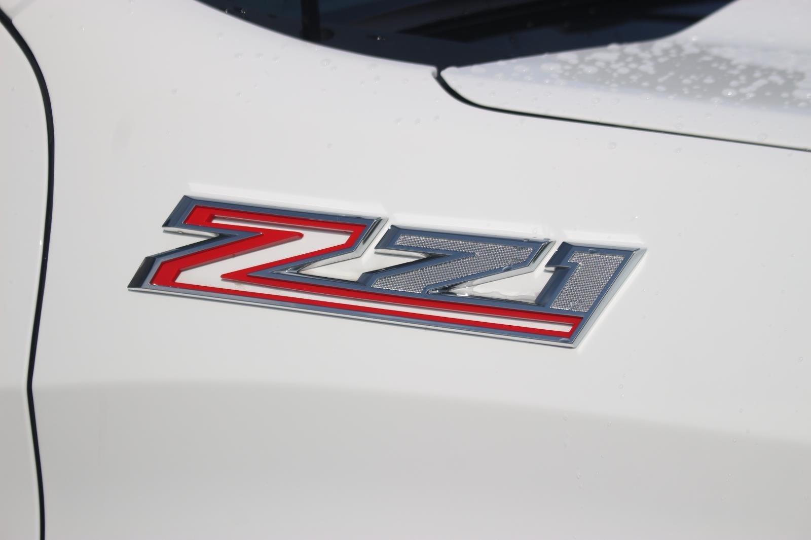 Used 2024 Summit White Chevrolet RST image 10