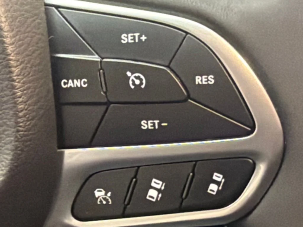 Used 2026 Bright White Clearcoat Chrysler Select image 21
