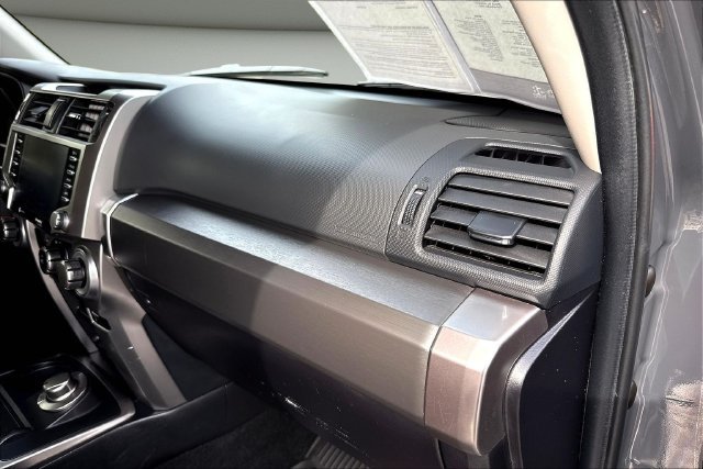 Used 2024  Toyota SR5 image 28