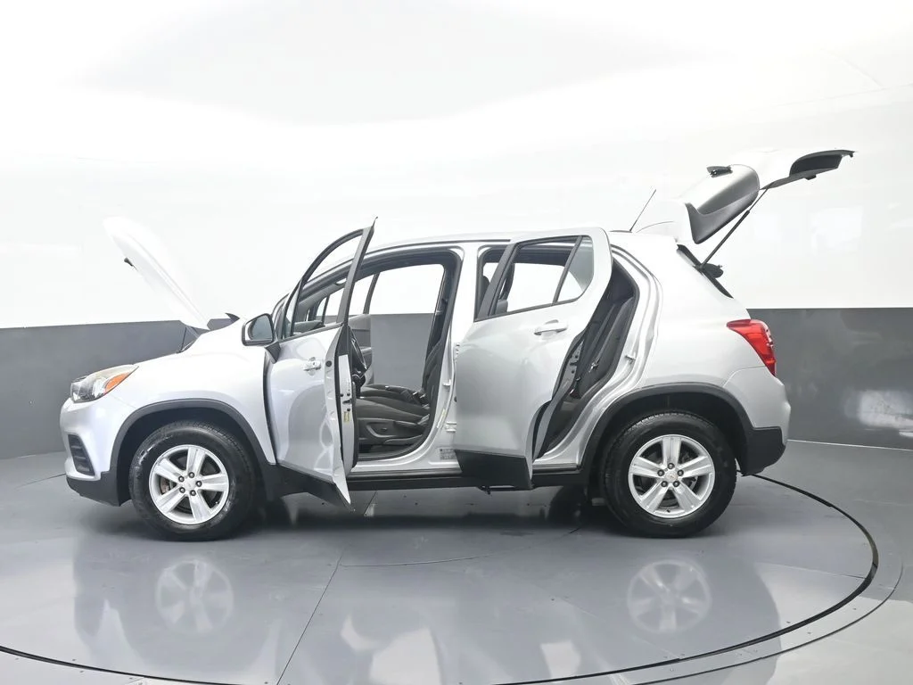Used 2017 Silver Ice Metallic Chevrolet LS image 69