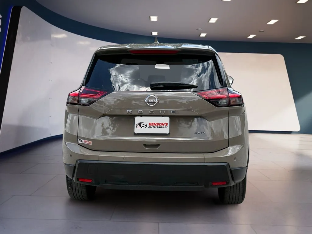 Used 2025 Beige/tan Nissan SV image 4