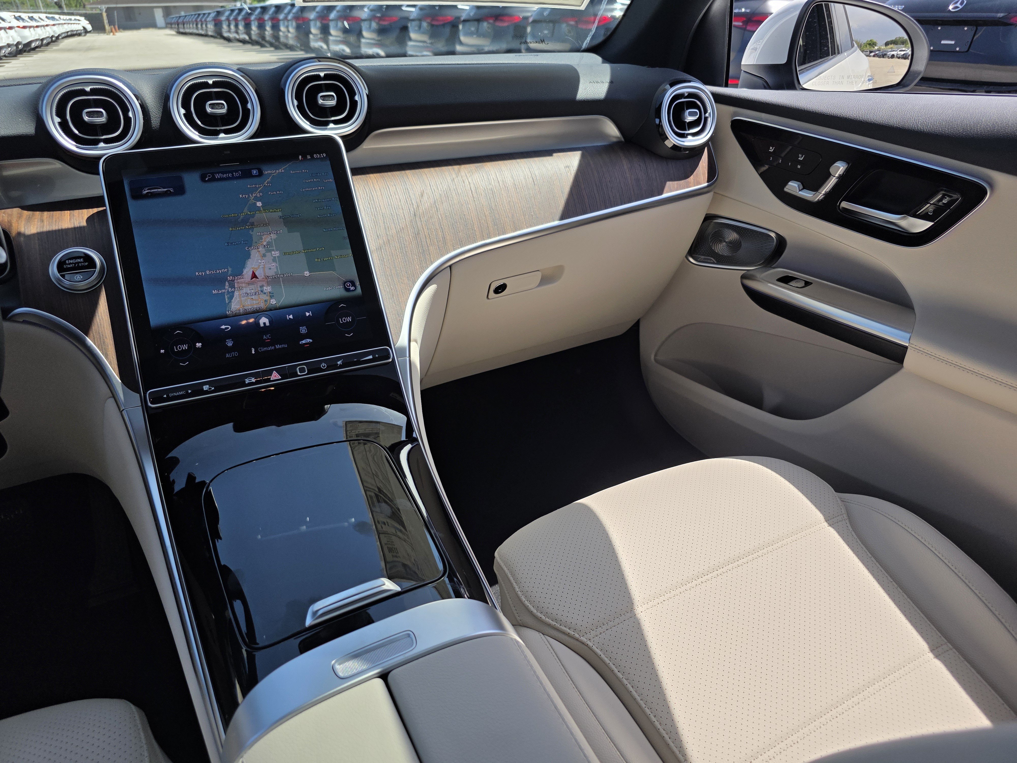 New 2026 Polar White Mercedes-Benz GLC 300 image 40