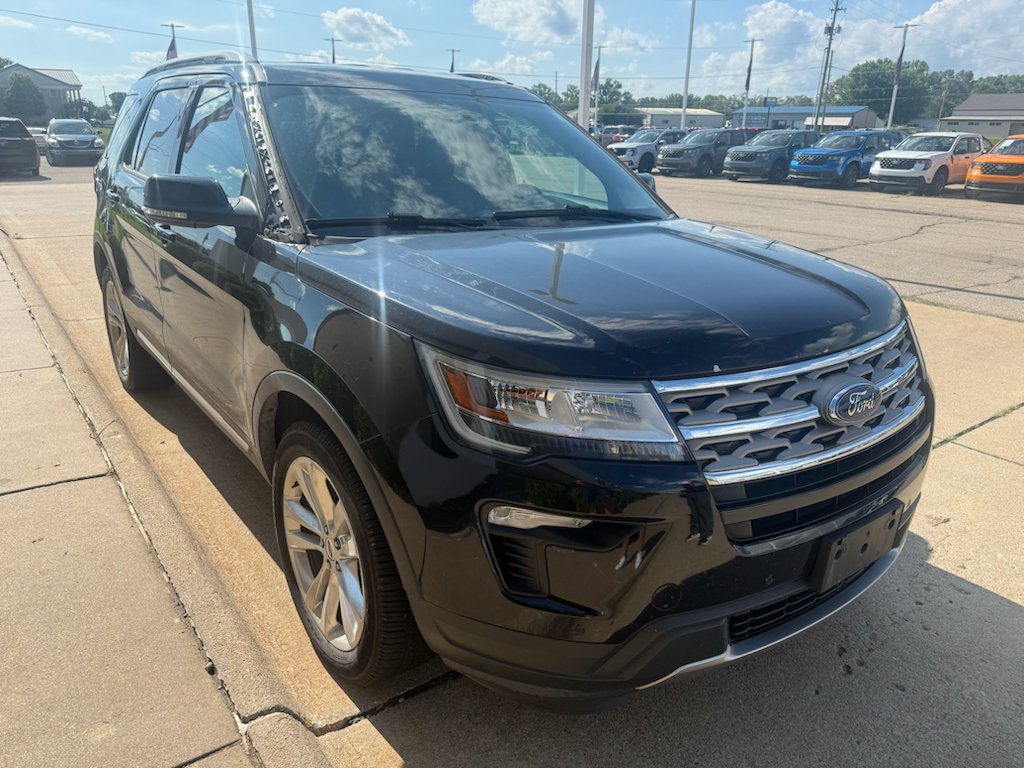 Used 2018 Shadow Black Ford XLT image 4