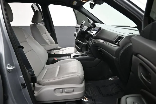 Used 2023 Lunar Silver Metallic Honda EX-L image 18