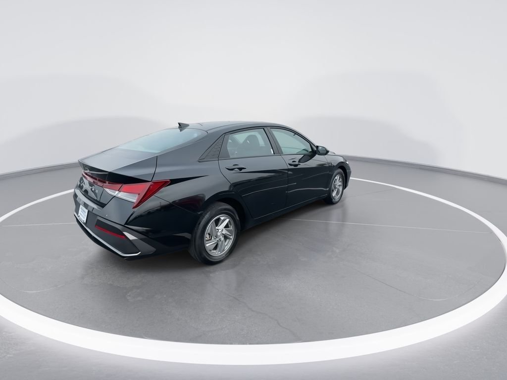 Used 2024 Black Hyundai SE image 8