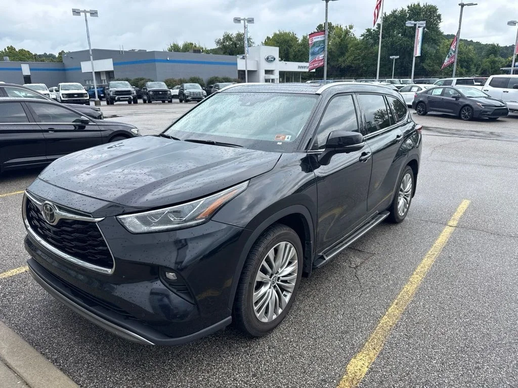 Used 2025 Black Toyota Platinum image 35