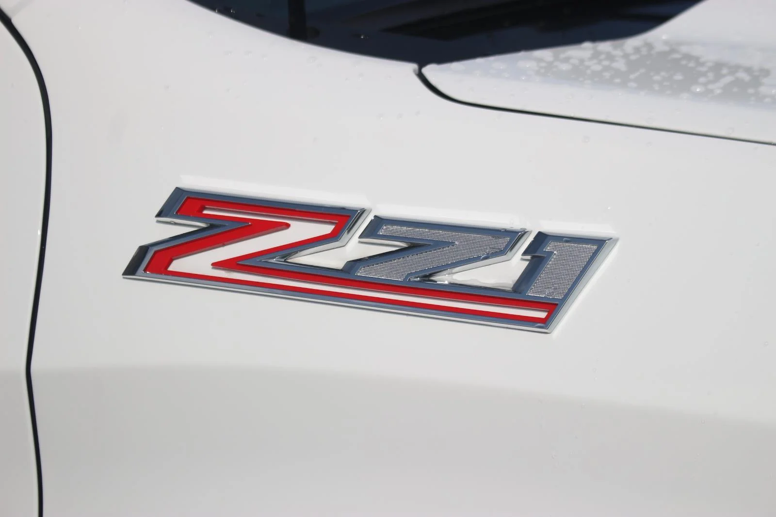 Used 2024 Summit White Chevrolet RST image 10