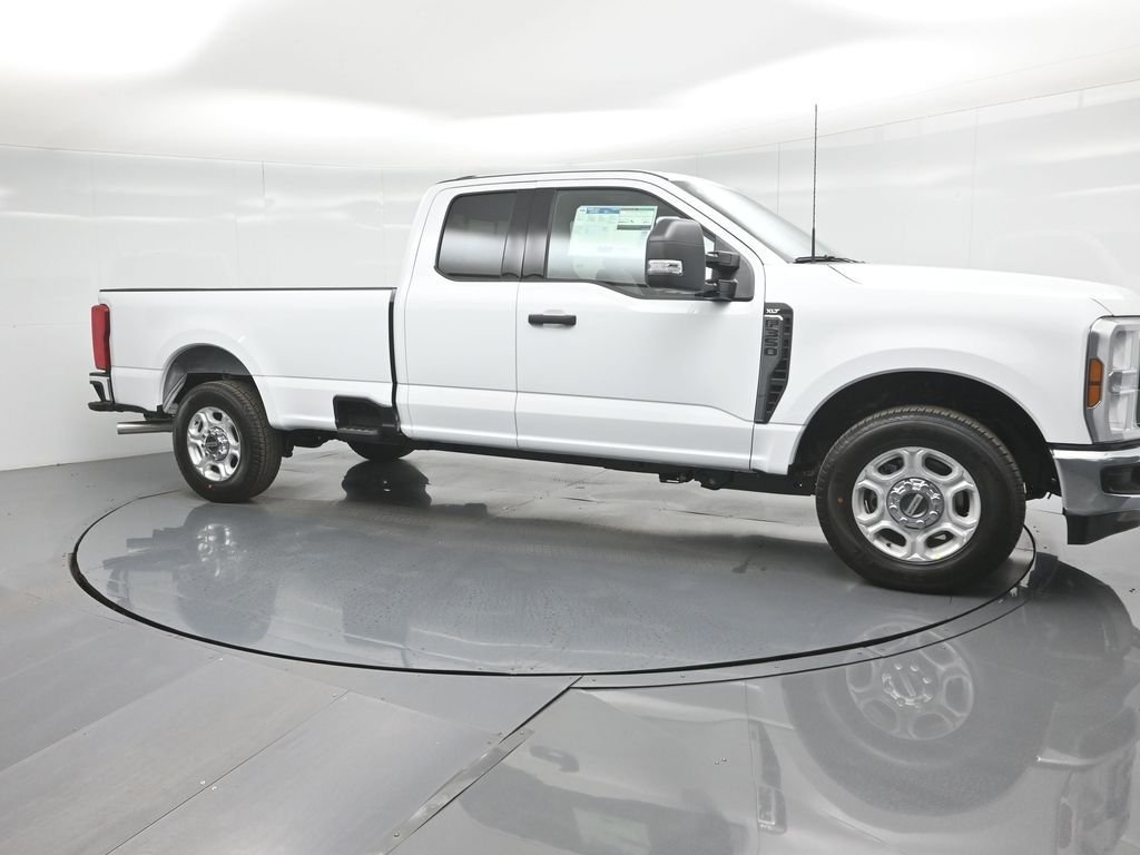 New 2026 Oxford White Ford XLT image 22