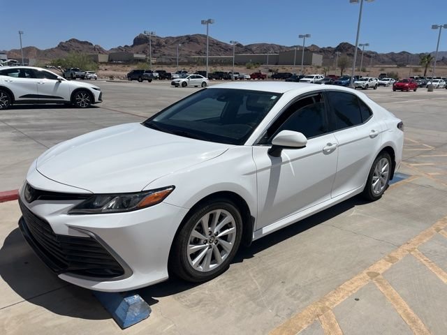 2022 Toyota Camry LE's photo