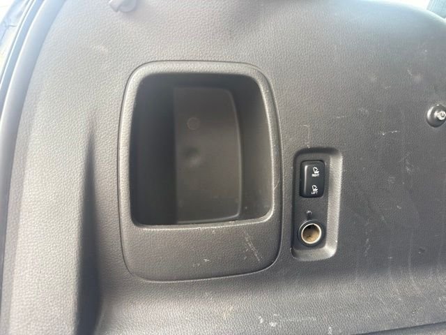 Used 2010  Ford Limited image 24