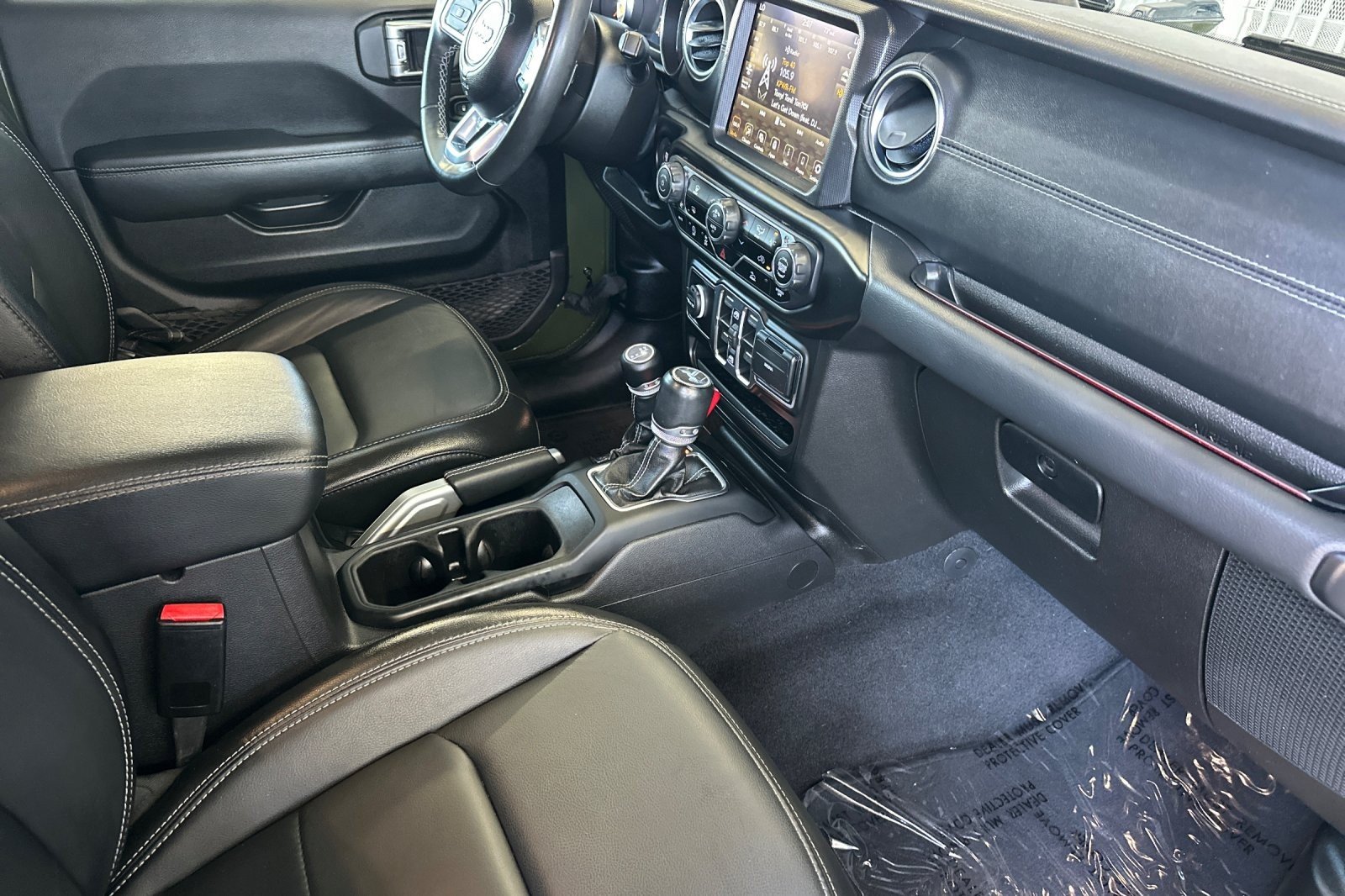 Used 2022 GREEN CLEAR-COAT Jeep Unlimited Sahara image 15
