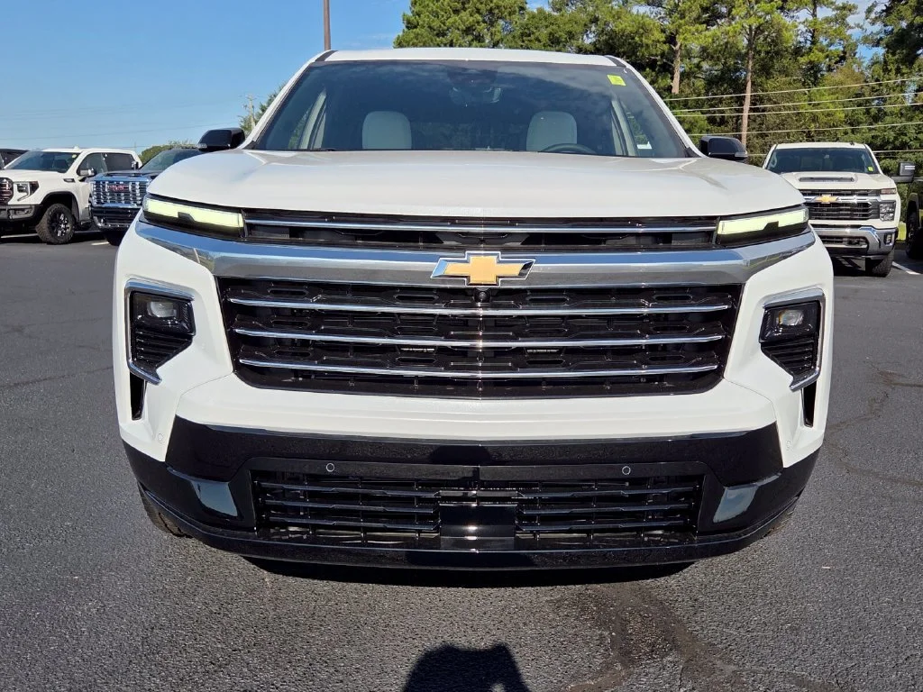 New 2026 Polar White Tricoat Chevrolet High Country image 26