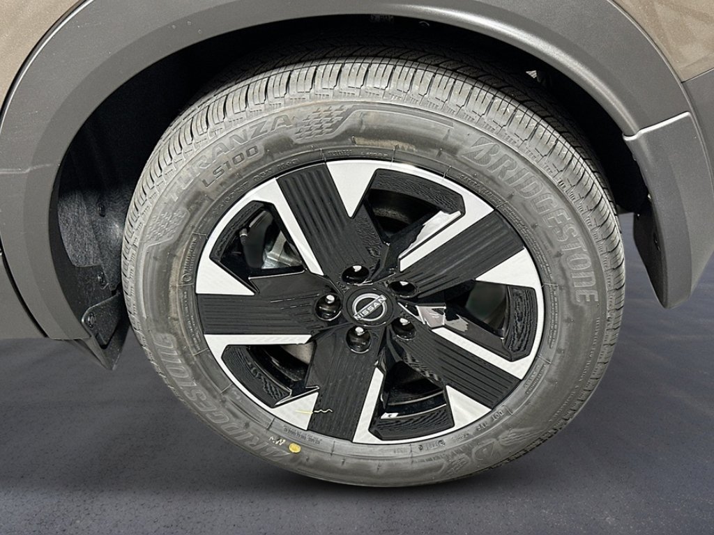 New 2027 Canyon Bronze Metallic Nissan SV image 9