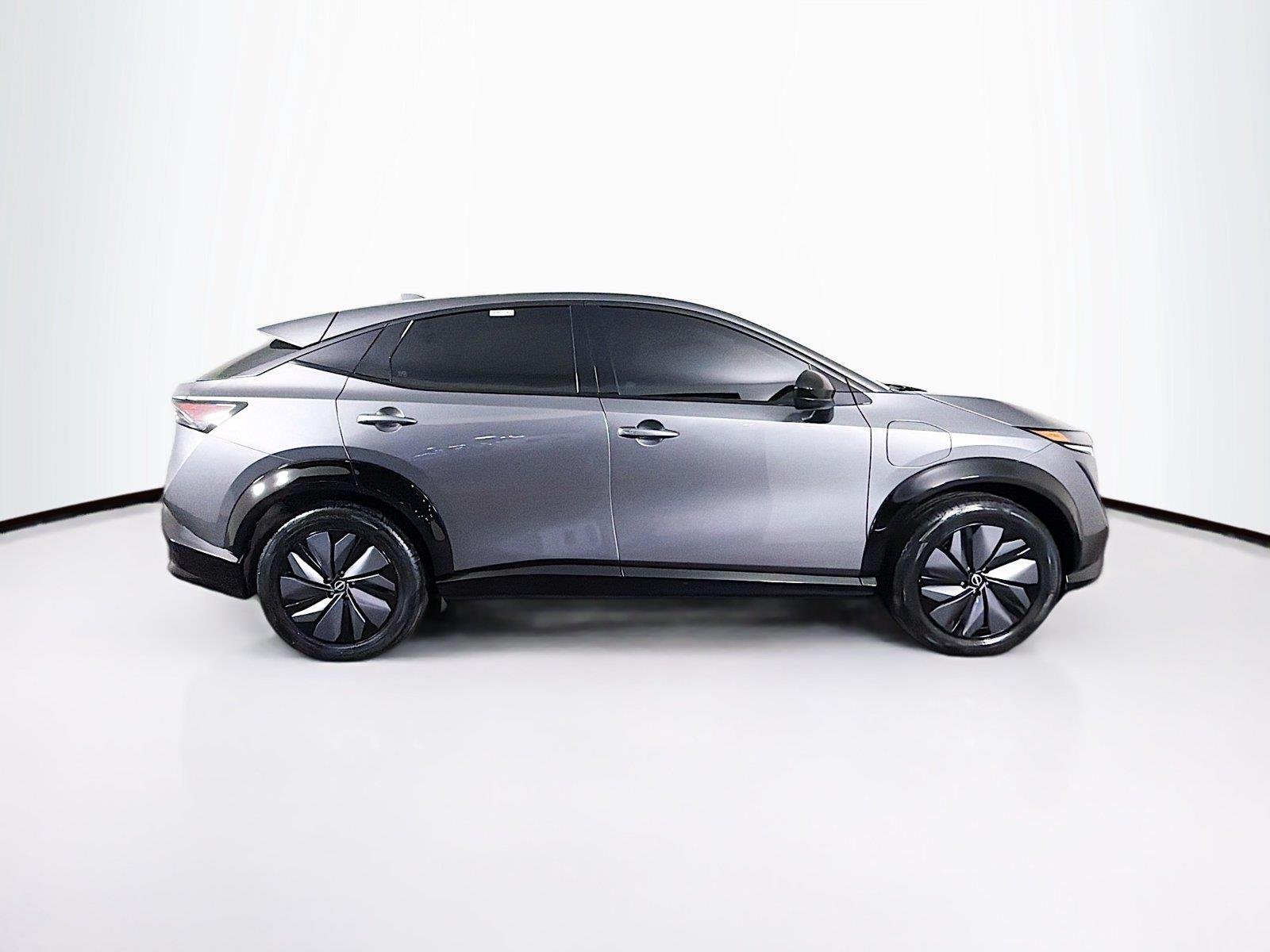Used 2023 Gun Metallic Nissan ENGAGE image 12